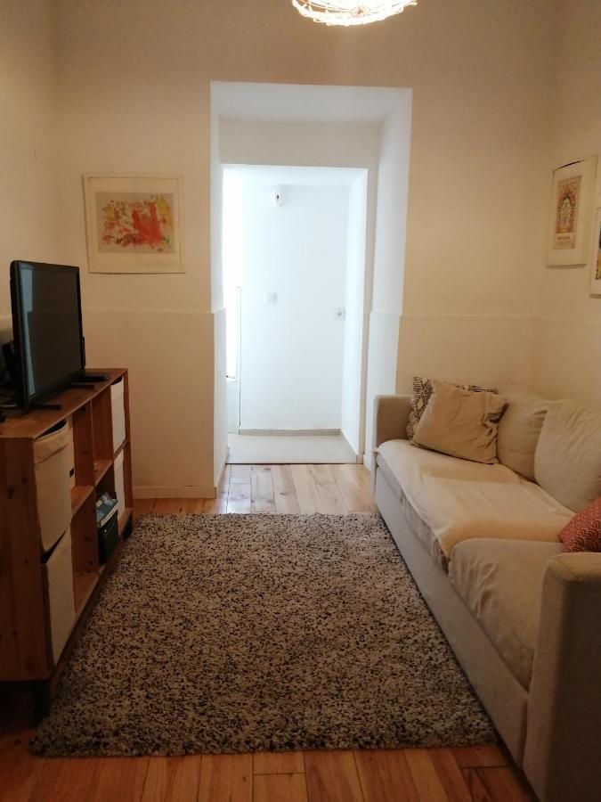 Apartamento Encantador Com Patio ลิสบอน ภายนอก รูปภาพ